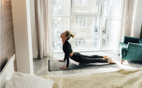 Yoga em casa 8 dicas de como iniciar a prática Blog Pilates