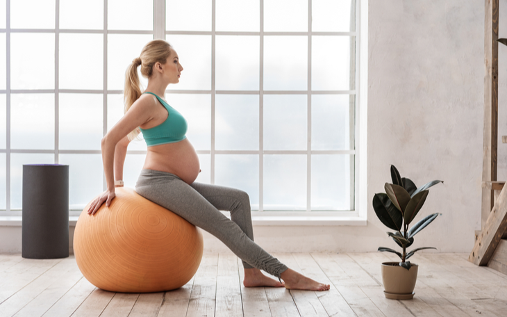 Featured image of post Exercicio Bola Pilates Gravidez Como eu contei pra voc s no instagram e em alguns v deos l do canal eu venho tendo dores no quadril costas desde o inicio da gravidez por causa a eu comprei a bola de pilates pra come ar a fazer exerc cios com ela e ver se me ajudava nas dores