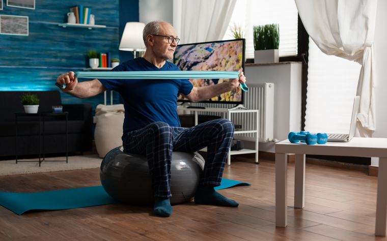 Como trabalhar a postura corporal do idoso com o Método Pilates?