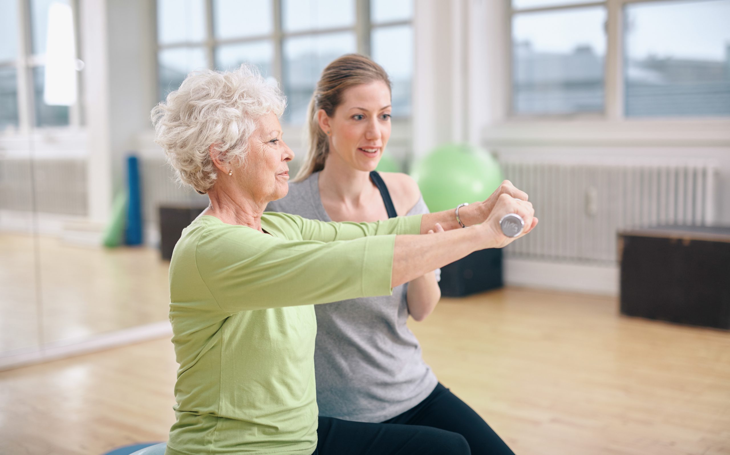 Qualidade de vida: Você sabe os benefícios do pilates para os idosos? -  Família Previdência