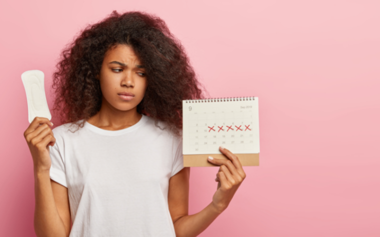 Por que o estresse em excesso atrasa a menstruação?
