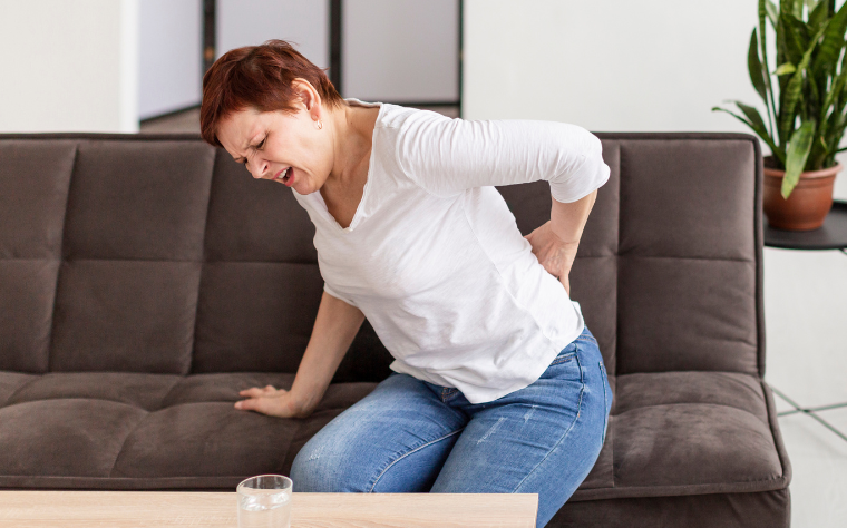 Como é possível tratar a dor lombar em casa? Veja os 5 melhores exercícios