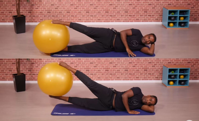 Flexão lateral com a bola - Pilates com bola