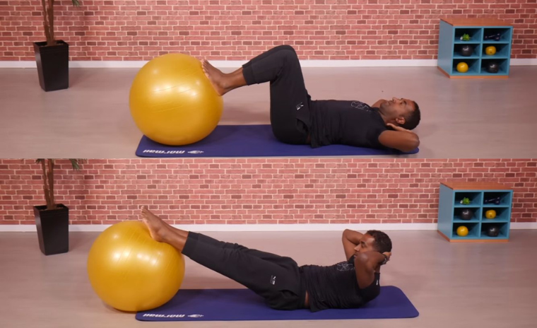 Fortalecimento de abdome superior com extensão de membros inferiores sobre a bola - Pilates com bola