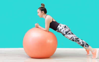 15 exercícios de Pilates com bola para tratar sua coluna!