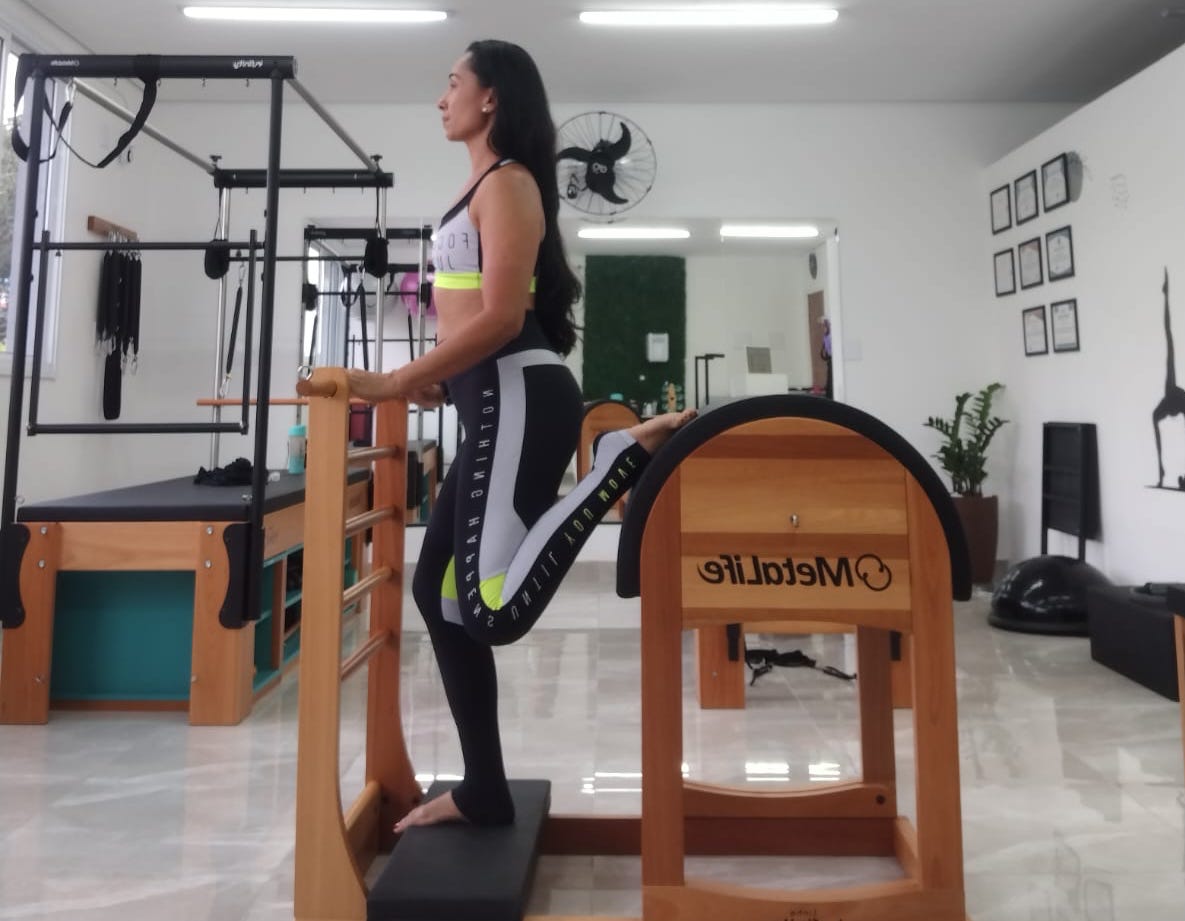 Stretch Back no Barrel-1 - aula experimental de Pilates