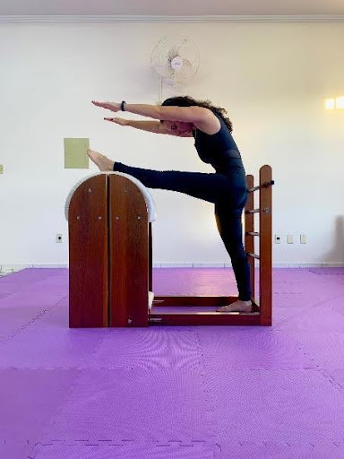 stretches-front-no-barrel-pilates-ou-funcional-em-domicílio