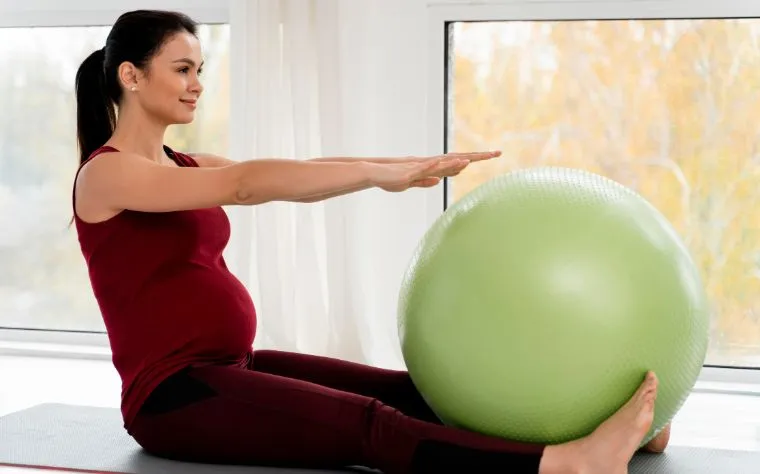 Gestação mais leve? 4 exercícios de Pilates para fortalecer o corpo e facilitar o parto