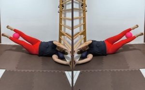 serie-de-pernas-de-lado-no-espaldar-exercicios-de-pilates-no-espaldar (1)